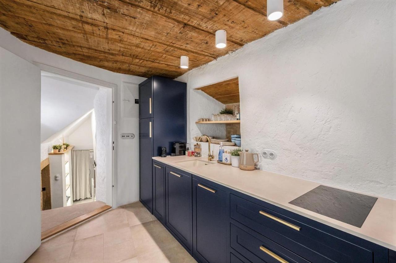 New Design & High Standard Apt From 16Th Century In Old Town-Free Parking Братислава Экстерьер фото